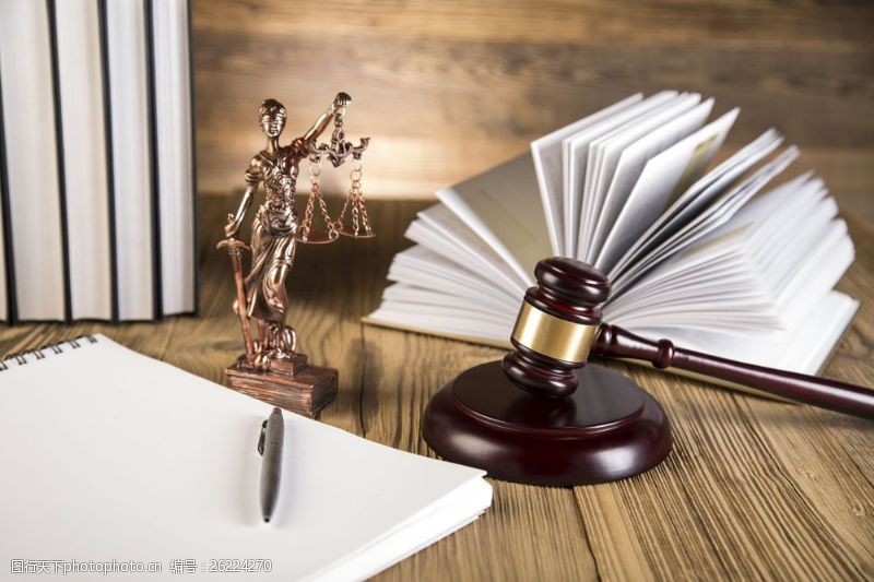 法律的象征 雕像中的正义与权威